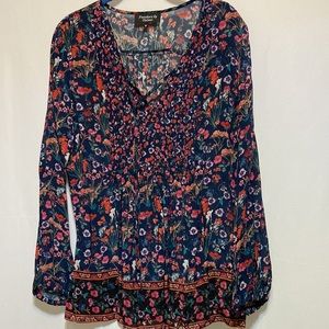 FEATHERS BY TOLANI NWOT NAVY FLORAL PATTERN BLOUSE